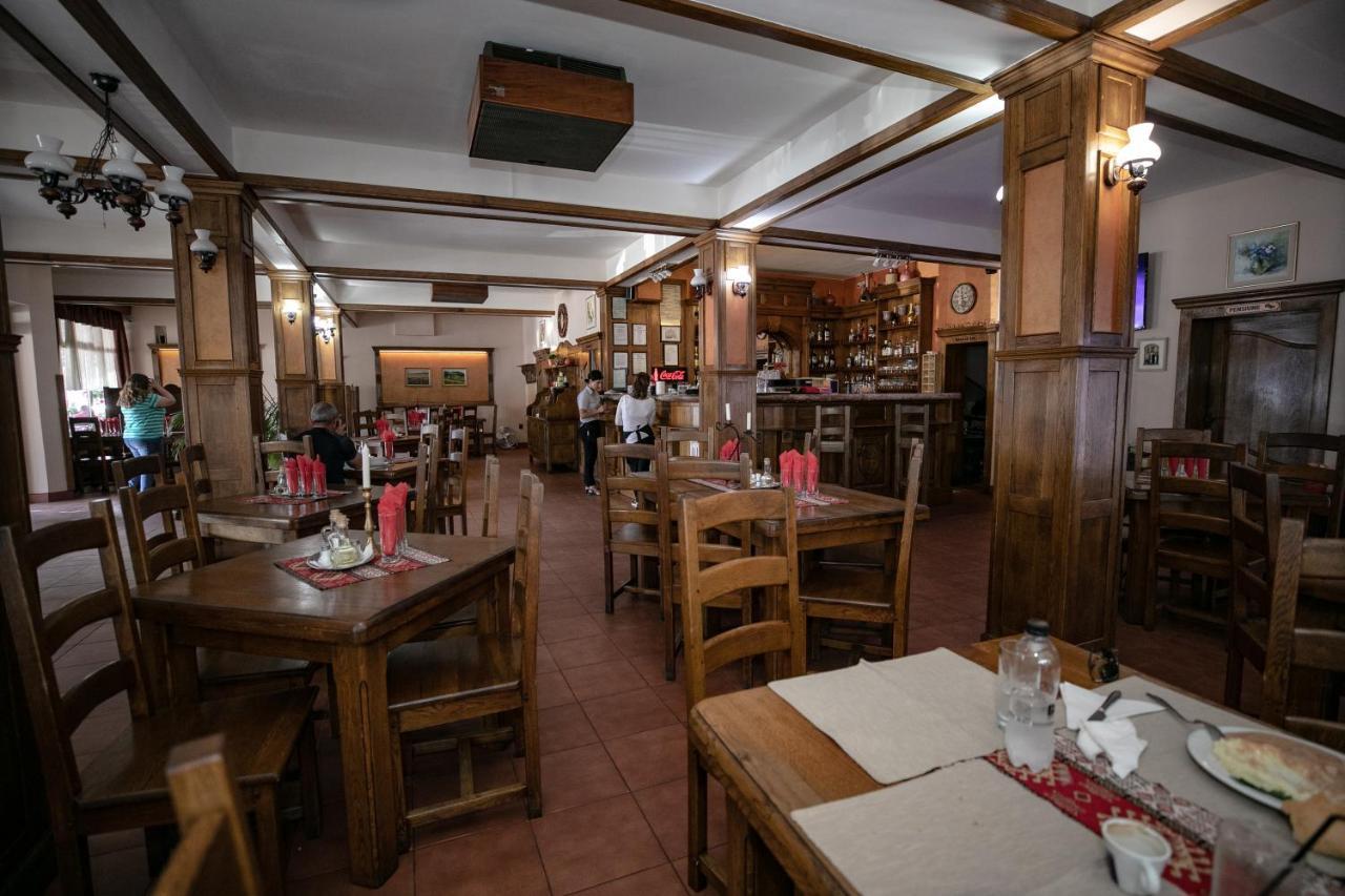 Pensiune Restaurant Route60 Ciucea Buitenkant foto